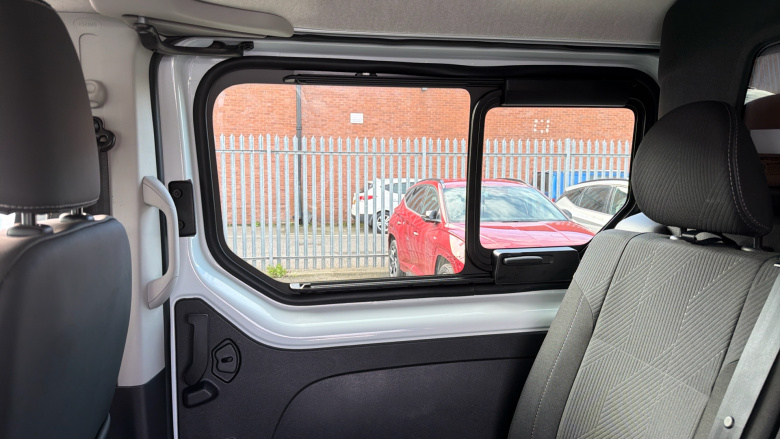 Renault Trafic Lwb Diesel LL30 Blue dCi 150 Extra [Safety] Crew Van